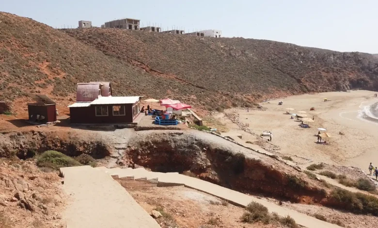 شاطئ تمحروشت بمير اللفت