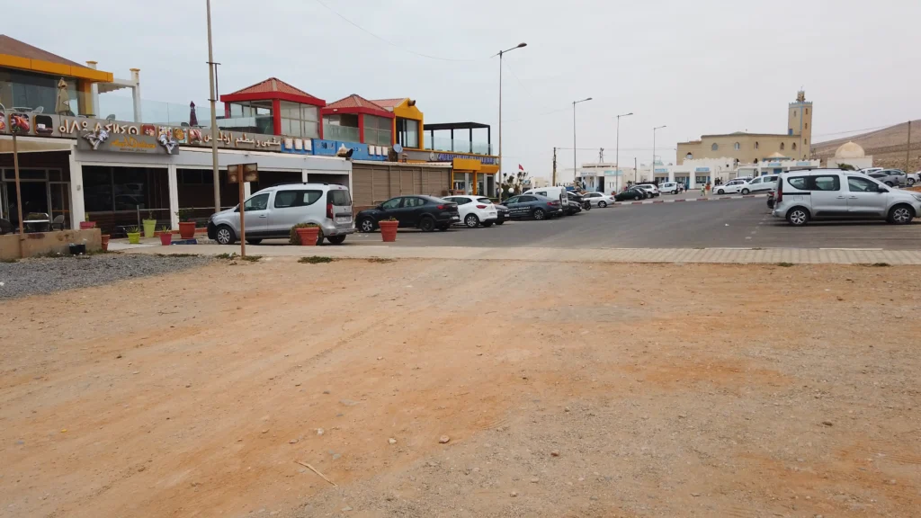 مقاهي و مطاعم كورنيش شاطئ أكلو