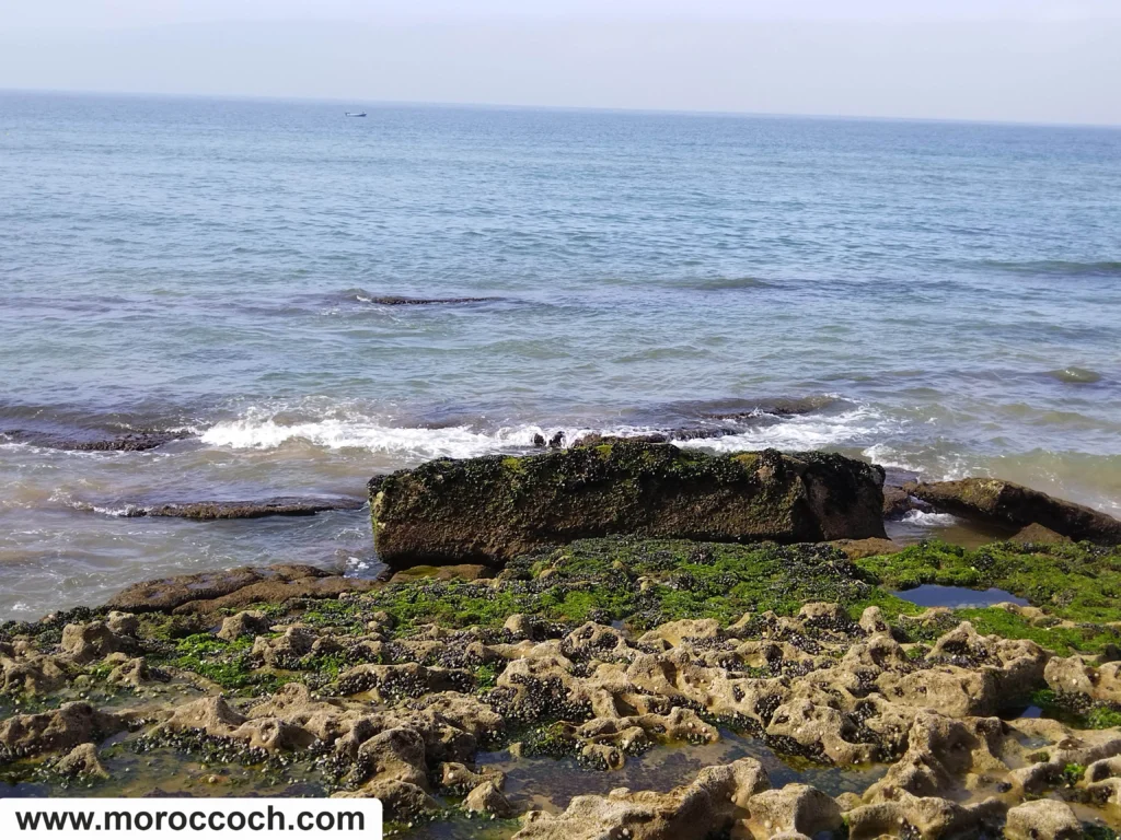 شاطئ تغازوت شمال مدينة أكادير